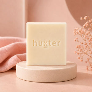 Huxter 150g Pink Pepper & Vanilla Bean Body Cleansing Bar on blush pedestal